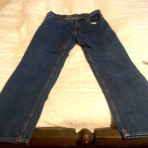 Old Navy Blue Jeans. Great condition. Worn 3 times. Size 32/32 standard fit.